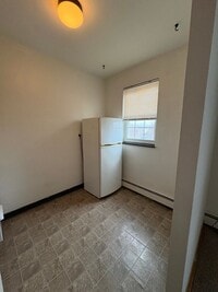 Building Photo - 50 W 7th Ave