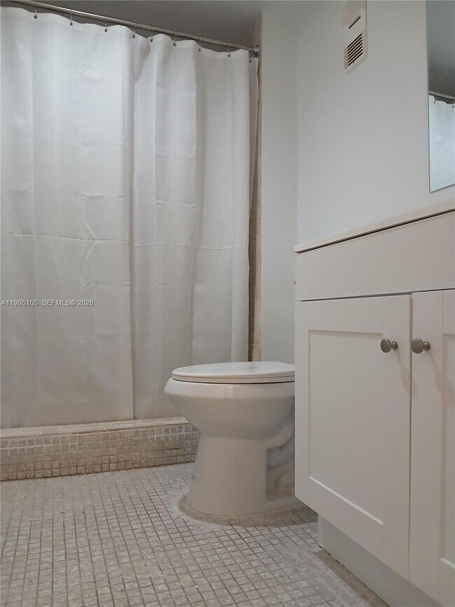 Building Photo - 1300 St Charles Pl