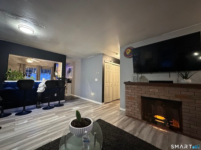 Building Photo - 203 Oakland St