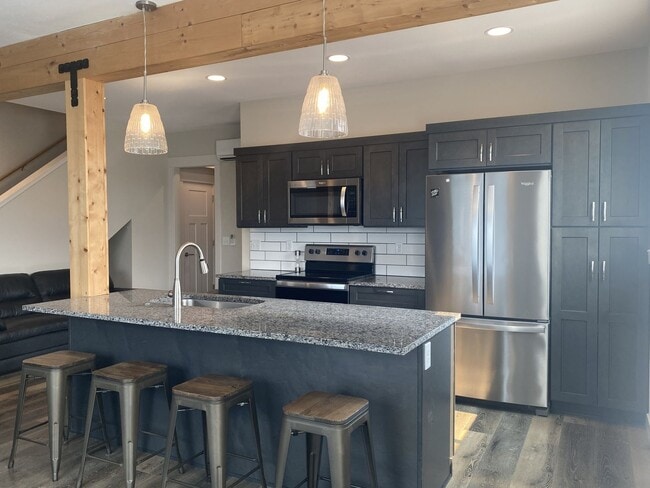 Building Photo - Year Round Rental- 4 bedroom, 2.5 bath in Chelan