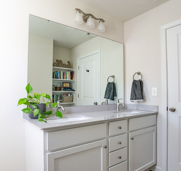 Building Photo - 6121 King George Dr