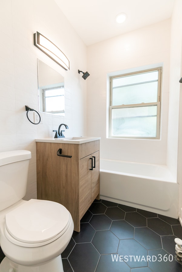 Building Photo - 6201 N Glenwood Ave