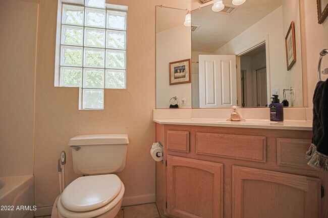 Building Photo - 4639 N Clear Creek Dr