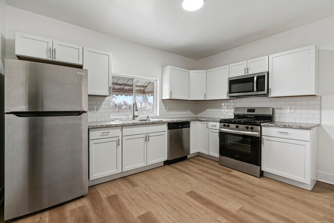 Building Photo - 198 Oneida St