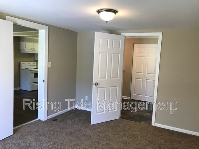 Building Photo - 1128 4th Way