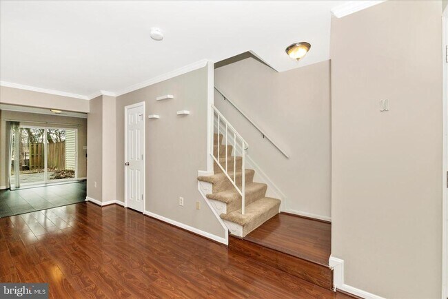 Building Photo - 584 Cotswold Ct