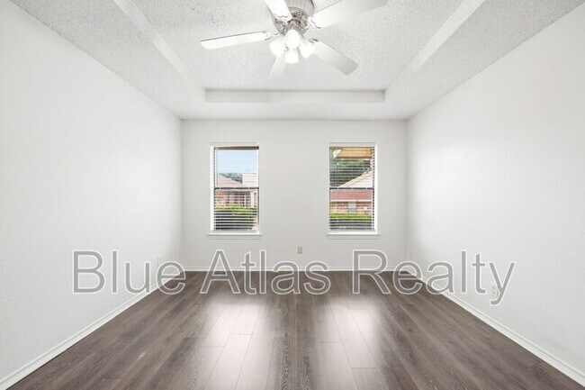 Building Photo - 916 Hilltop Dr