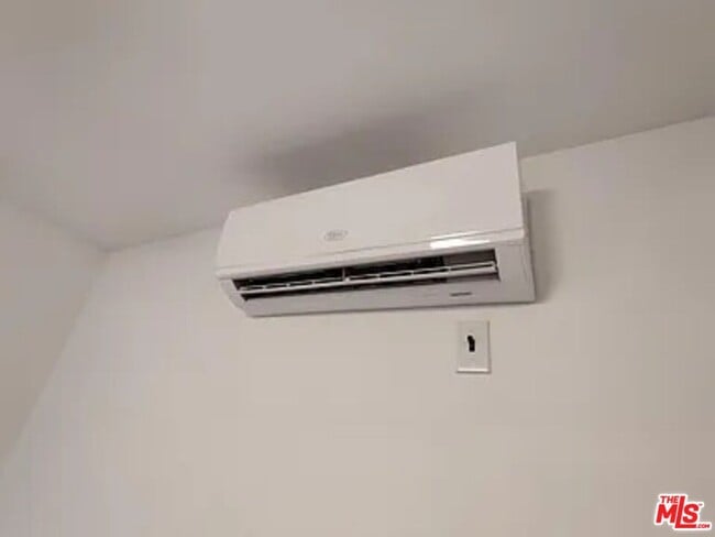 Building Photo - 6720 Van Noord Ave