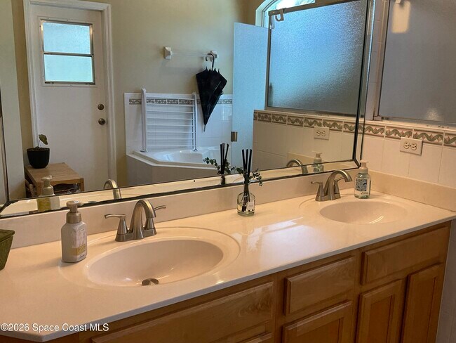 Building Photo - 1008 Wimbledon Dr