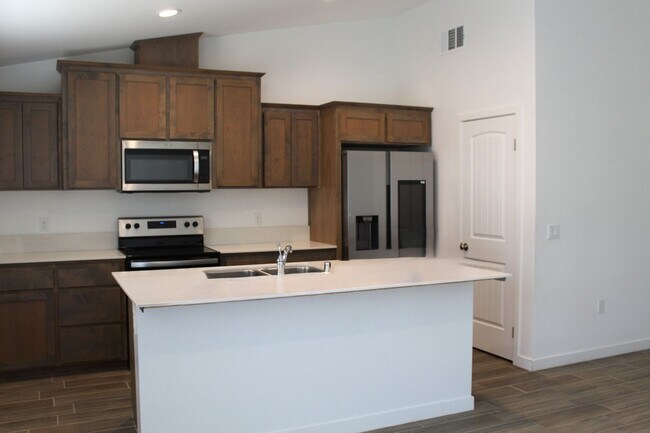 Building Photo - Beautiful Solar and All Electric Home for ...
