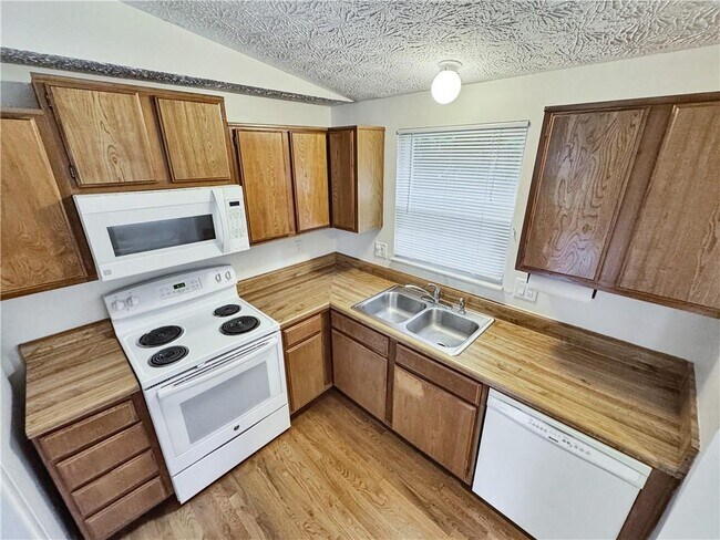 Building Photo - 100 Roswell Farms Ct