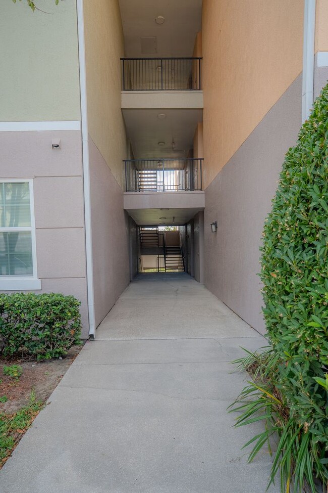 Building Photo - 3/2~Soho St ~ Resort Style Living!!!