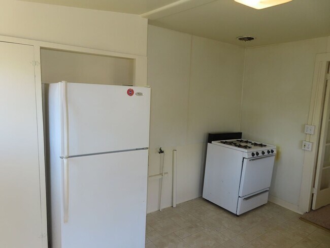 Building Photo - Wonderful unit in desireable location in M...