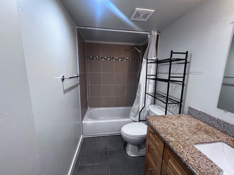 Building Photo - 1037 Peralta St