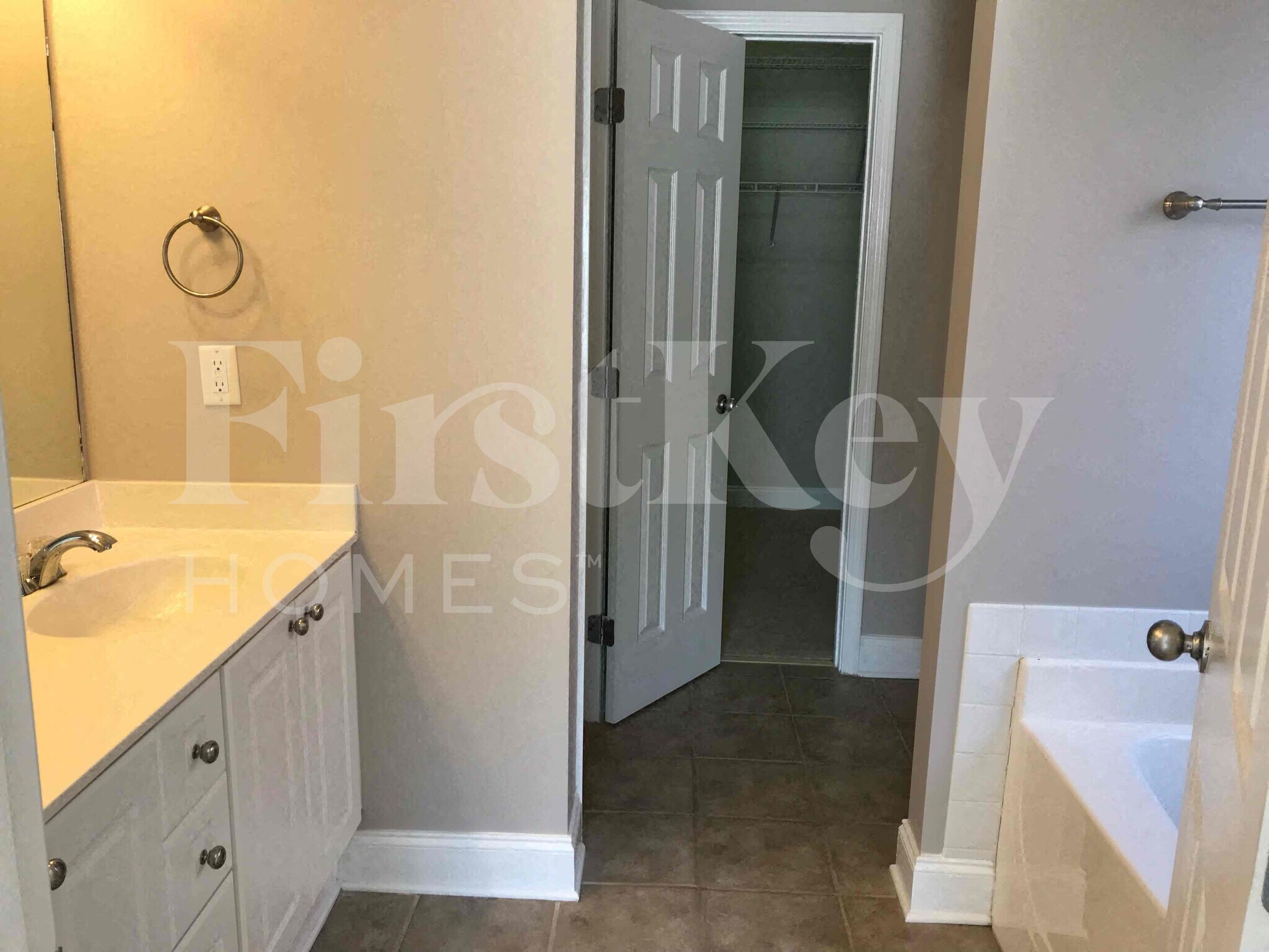 Building Photo - 452 Old Cahaba Way