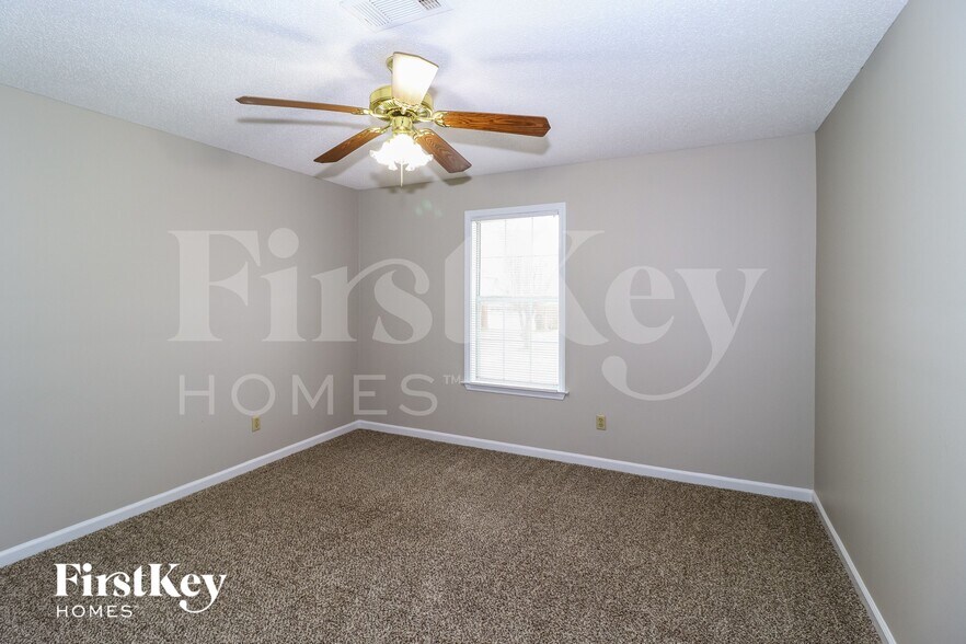 Building Photo - 9689 Kingsridge Dr