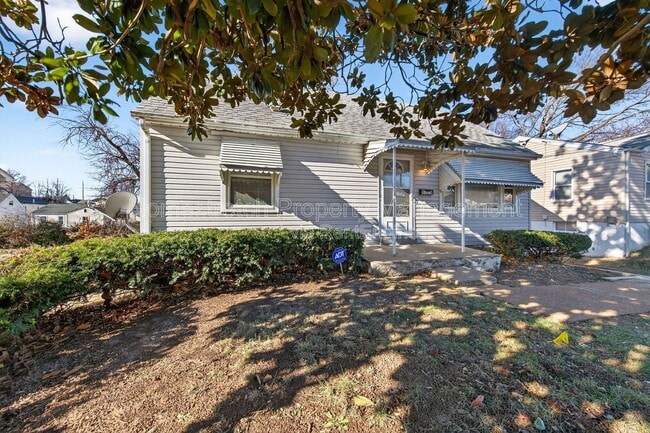 Building Photo - 6029 Evergreen Blvd