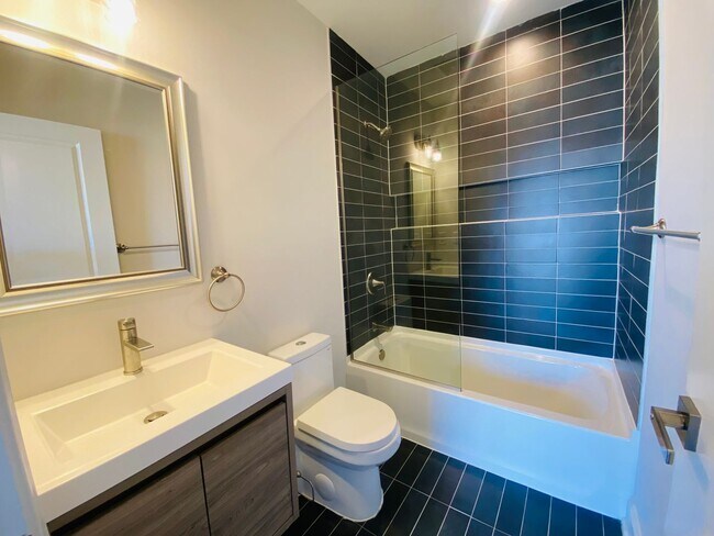 Building Photo - FOR RENT - 2BR/2.5BA Townhome