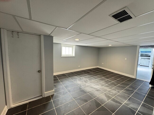 Building Photo - 216 Burton Ave