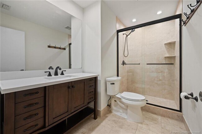 Building Photo - 1210 SE Parkview Pl