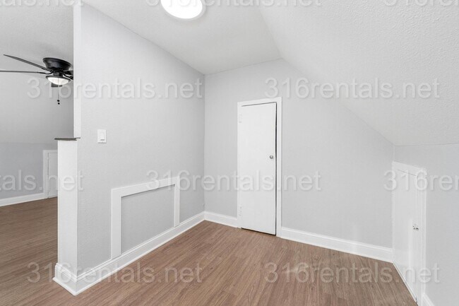 Building Photo - $750 - Studio / 1 bath - Beautiful newly renovated Multi-family home located in Delano
