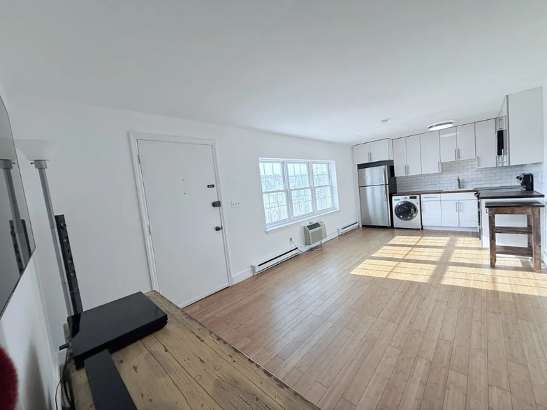 Building Photo - 8 Wardwell St