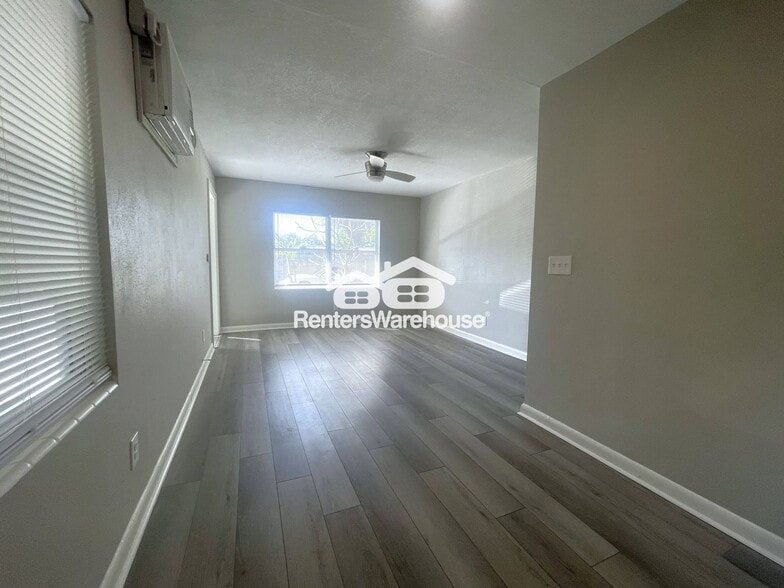 Building Photo - 310 S Arcturas Ave