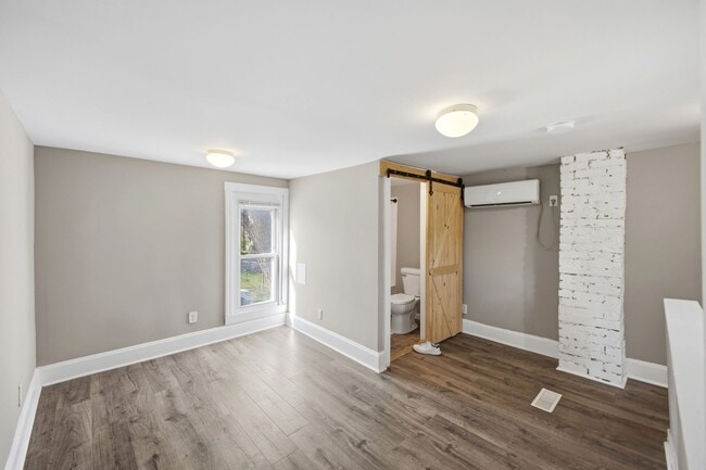 Building Photo - Cozy & Modern 1-Bed, 2-Bath Tiny Home – Renovated in Columbus!