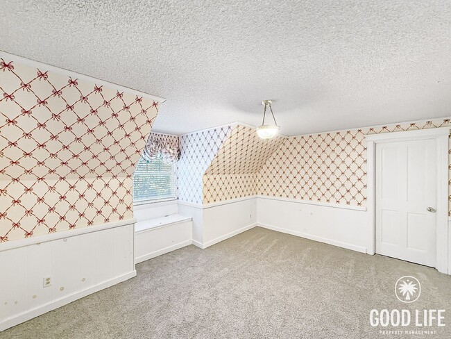 Building Photo - Beautiful 3Bd/2Ba Home On Over an Acre Lot!