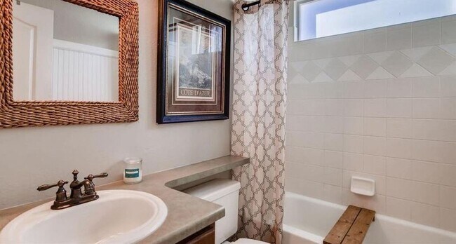 Building Photo - 6 month lease available! D20 5bdrm Home on...
