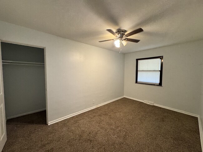 Building Photo - 716 Cranford Dr