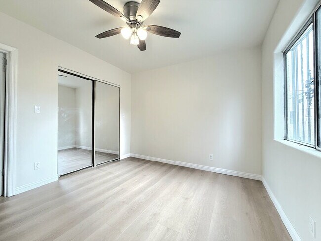 Building Photo - 1323 W 58th St