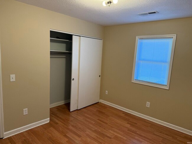 Building Photo - 3333 Kendale Dr