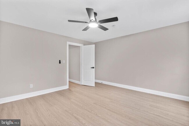 Building Photo - 4956 Baynton St
