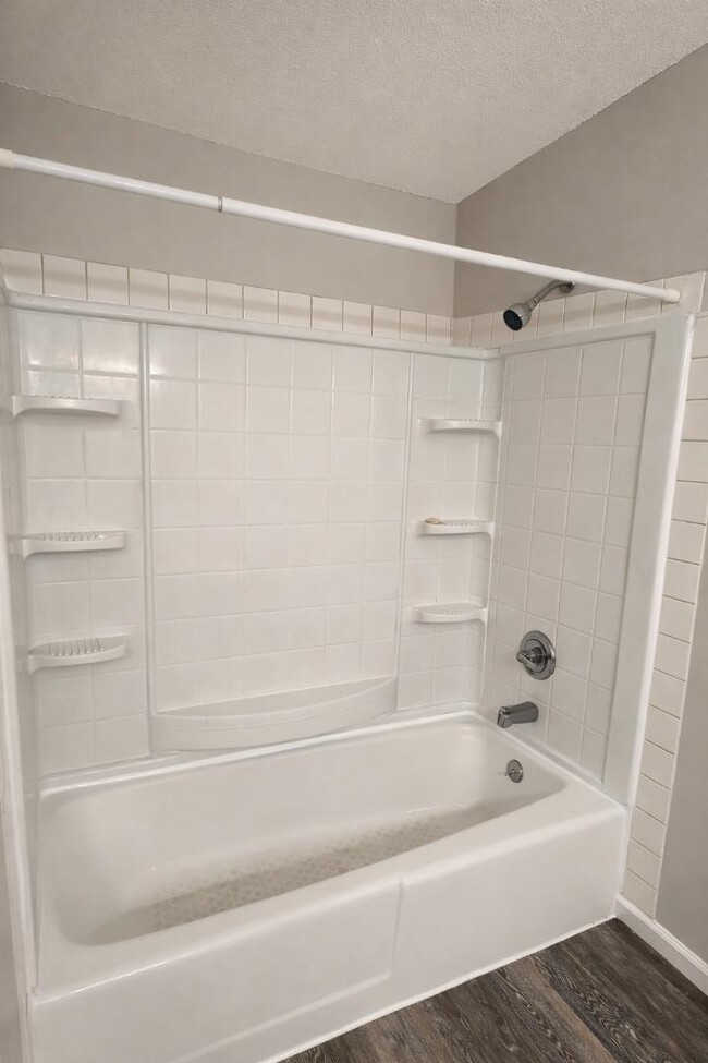 Building Photo - 102 Lake Ave S