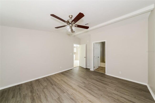 Building Photo - 5111 22nd St Ct E