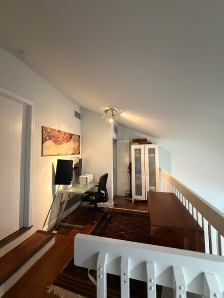 Building Photo - 1455 Holly Heights Dr