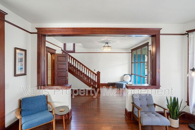 Building Photo - 165 17th St NE