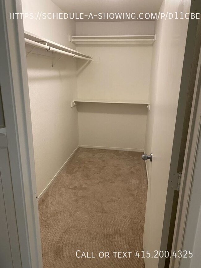 Building Photo - Charming 1bd Condo w/ Add'l Office Space!