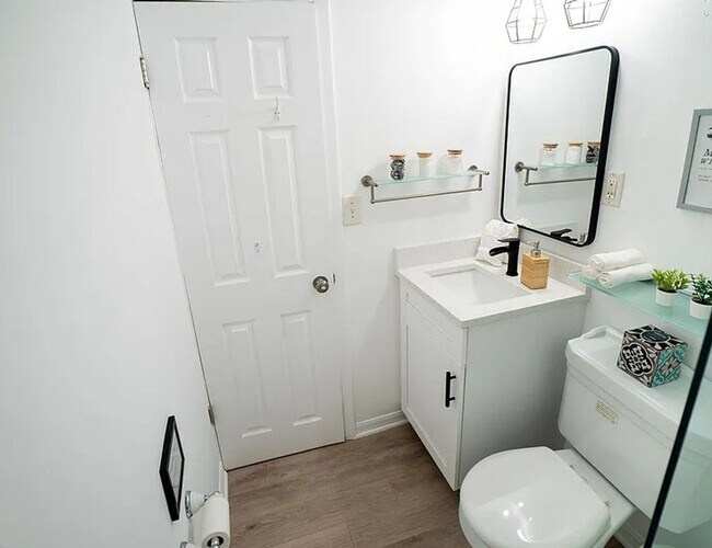 Building Photo - Stylish Heated Pool House  Near the Beach