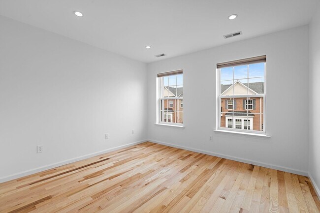 Building Photo - 25 Creekside Ct