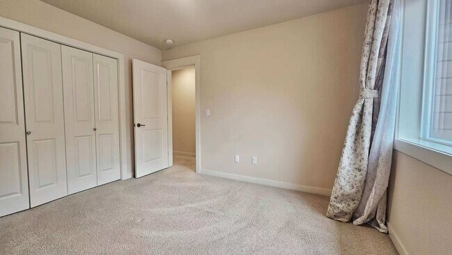 Building Photo - Beautiful 5 Bed 3.5 Bath Home in Redmond R...