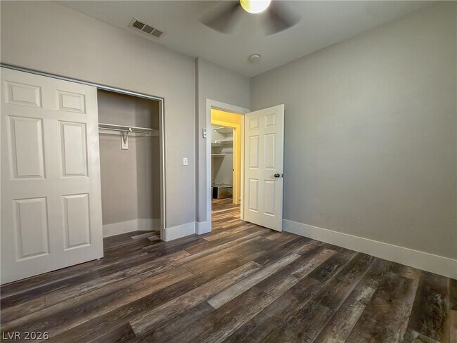 Building Photo - 3025 Scenic Valley Way