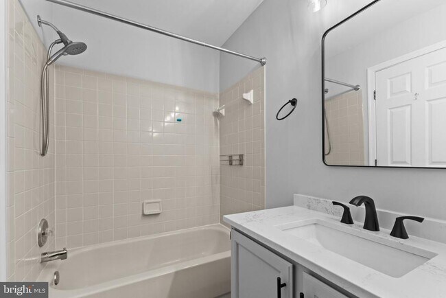 Building Photo - 106 Hackley Ct