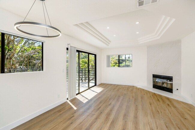 Primary Photo - 2500 Abbot Kinney Blvd