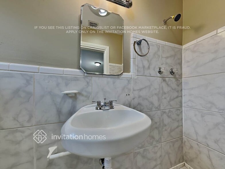 Building Photo - 1521 20th Ave N