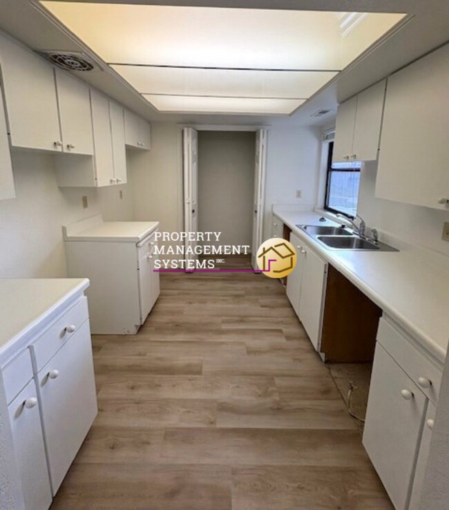 Building Photo - 2 Bedroom Condo in Gated Midvale Community