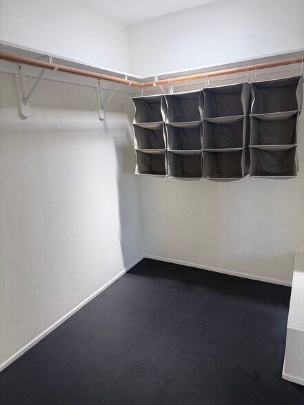 Walk in closet access from bathroom - 572 Plumosa Ave