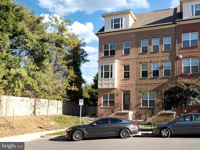 Building Photo - 12731 Vuillard St