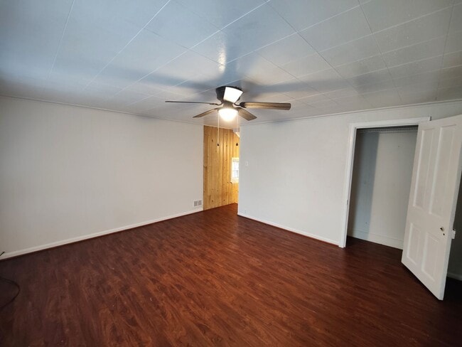 Building Photo - *Recently Updated 2BD/1.5BA Duplex Availab...